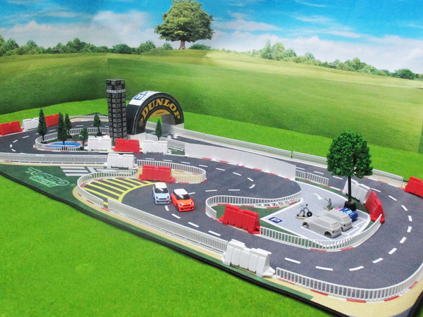 1:76 Fully Proportional Hobby Grade RC Race Track Set with 2 Turbo Racing RC Cars